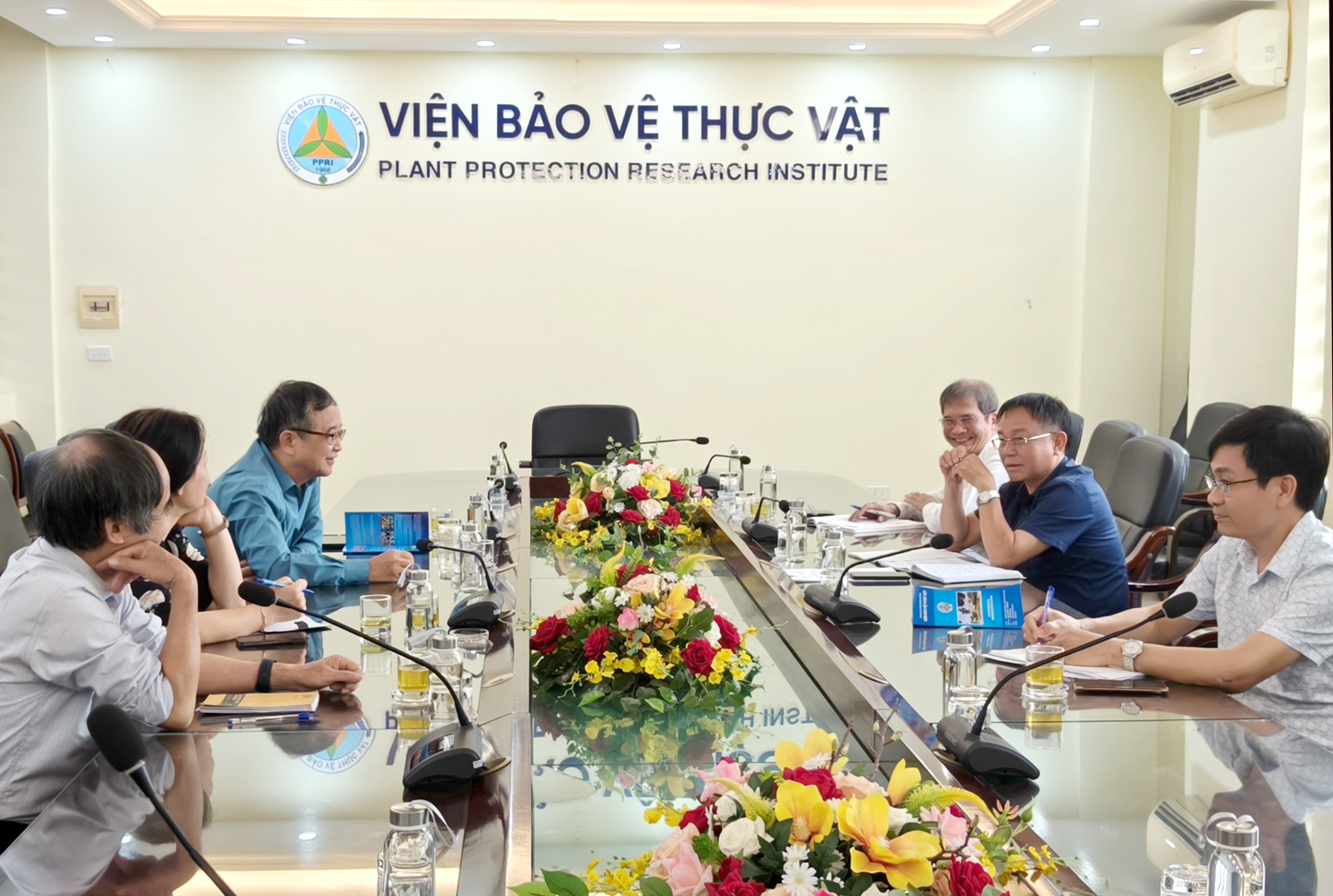 ISATS làm việc tại Viện BVTV.jpg